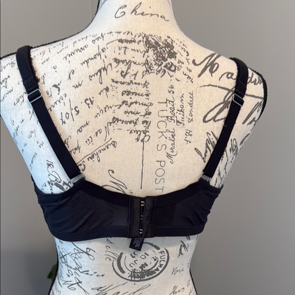 EUC Victorias Secret Elegant Black Floral Lace Underwire Bra - 38D​ - Picture 8 of 12